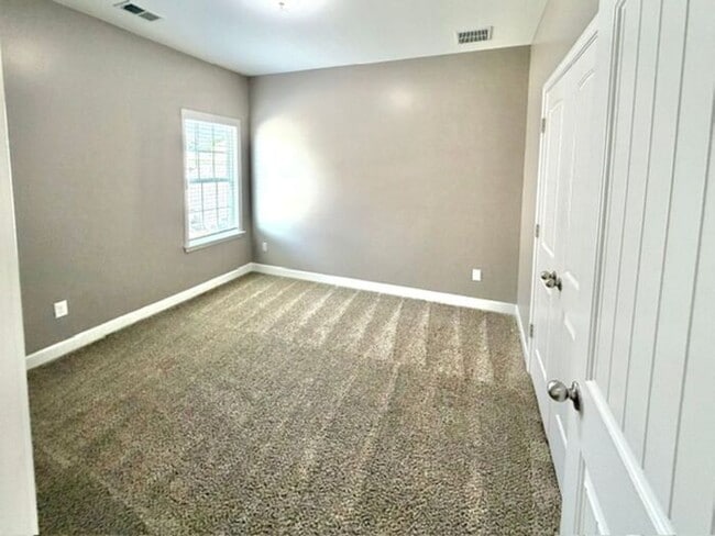 Building Photo - Now Leasing A 5 Bedroom 3 Bath Home In Olive Branch