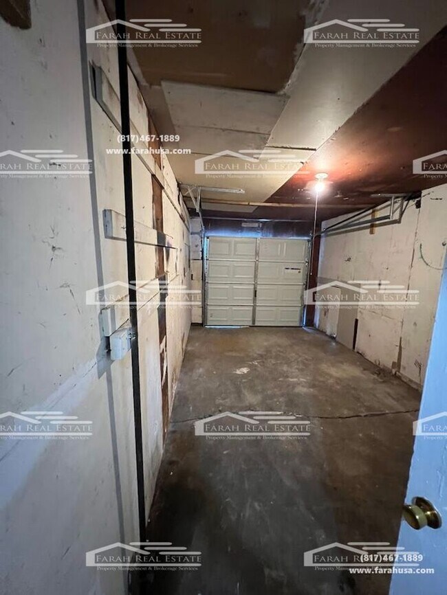 Building Photo - Three Bedroom, One bathroom Home in Arling...