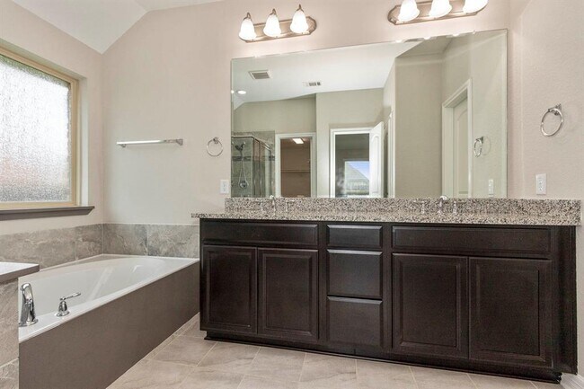 Building Photo - 9735 Stratton Ridge Dr