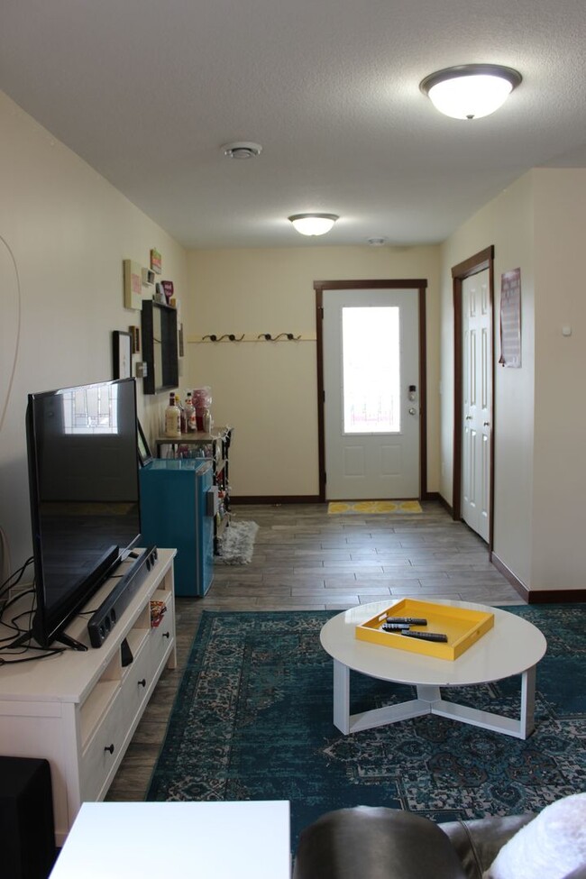 Building Photo - Single Family Home