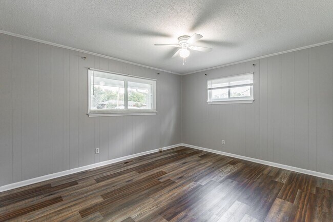 Building Photo - 726-728-728 State Line Rd