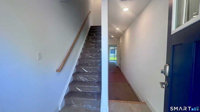 Building Photo - 44 Mettler St