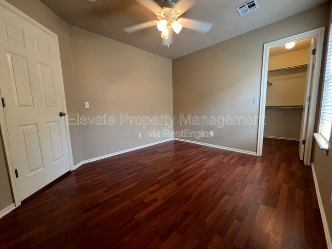 Building Photo - 1709 Del Simmons Dr