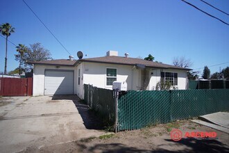 Building Photo - Home in Northeast Bakersfield