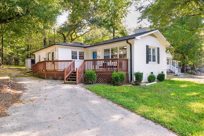 Building Photo - 185 Lawndale Ave