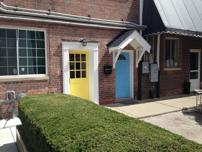 Blue Door - Apt - 377 Fisher Rd