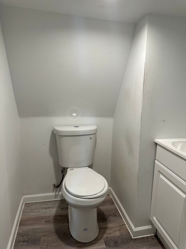 Building Photo - Spacious Rooms! Hardwood Flooring Througho...