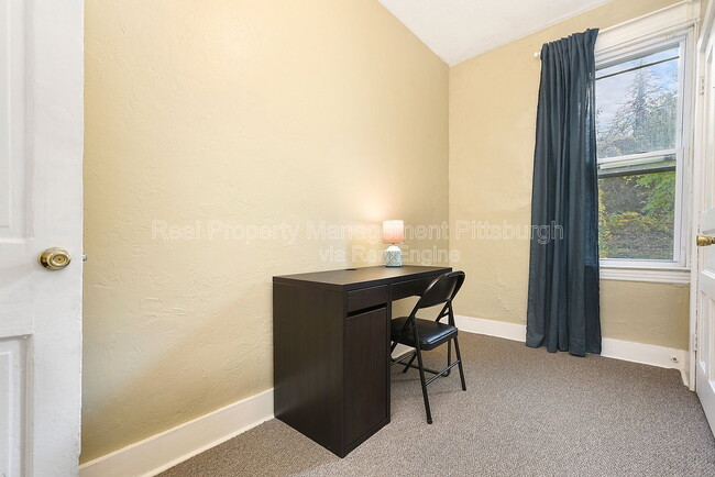 Building Photo - 320 Greenfield Ave