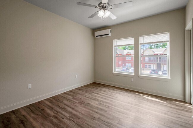 Building Photo - 878 4th St SE