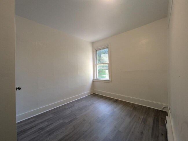 Building Photo - 325 E Church St