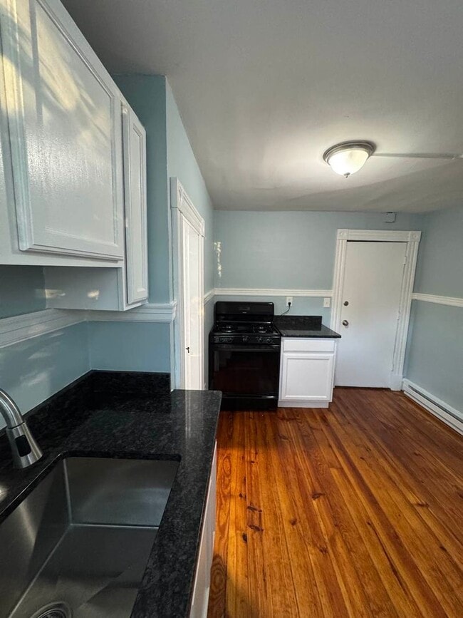 Building Photo - Charming 1-Bedroom Apartment in Russell, MA