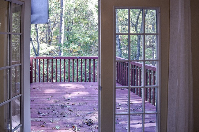 Building Photo - 75 Perralena Way