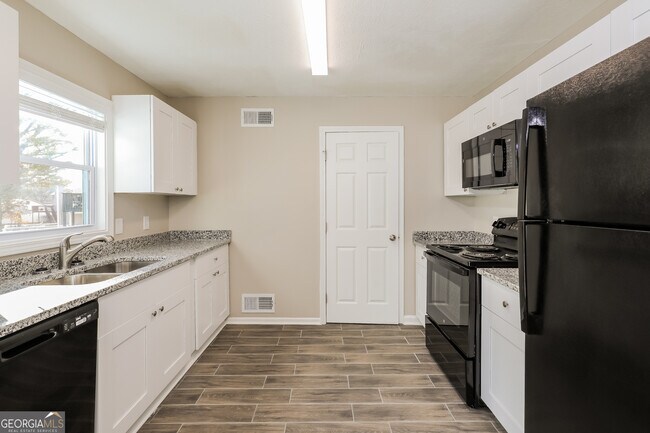 Building Photo - 219 Deerfield Dr