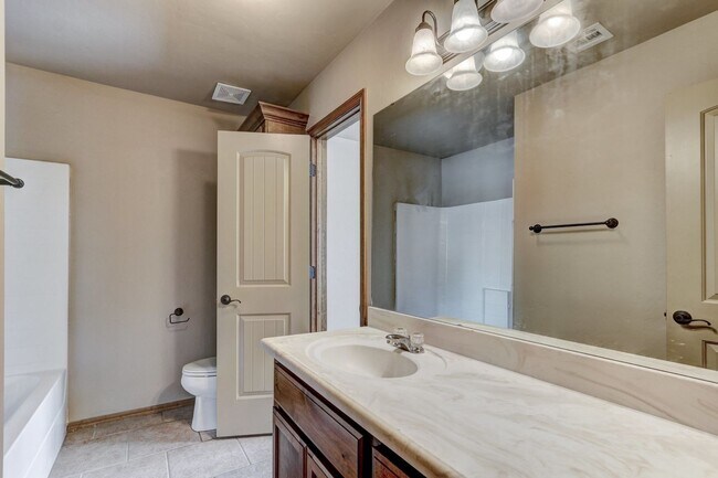 Building Photo - AVAILABLE 3-15-2020  FOR OCCUPANCY IN YUKON, MUSTANG SCHOOLS!