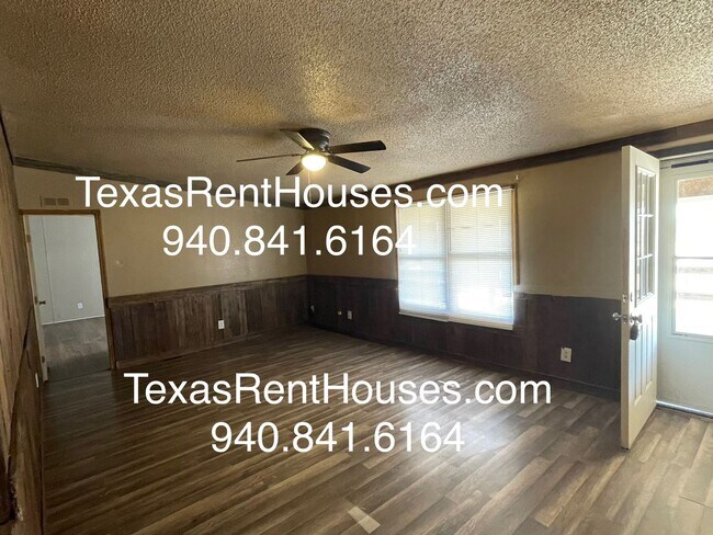 Building Photo - Country Life! Horse Lover's Dream 3/2 plus carport