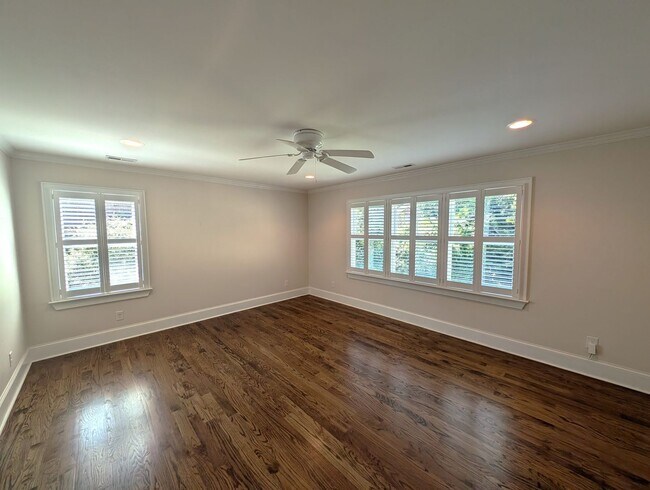 Building Photo - Plaza Midwood, Luxury 4 Bedroom/4 Bathroom Home!