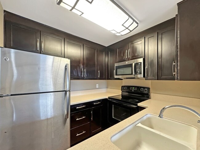 Building Photo - Beautiful 2B/2BA Condo in UTC!