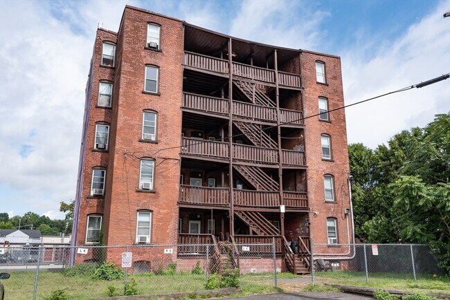 Building Photo - 660 S Bridge St