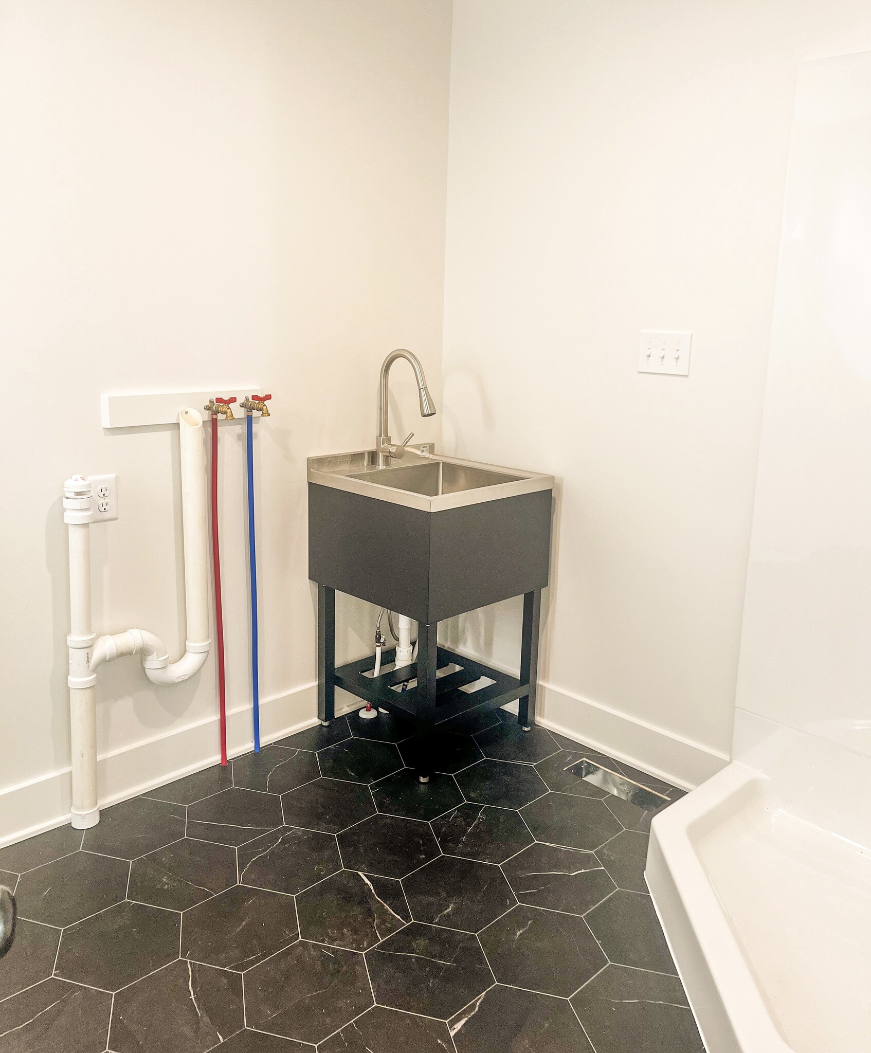 Laundry - 122 S Main St