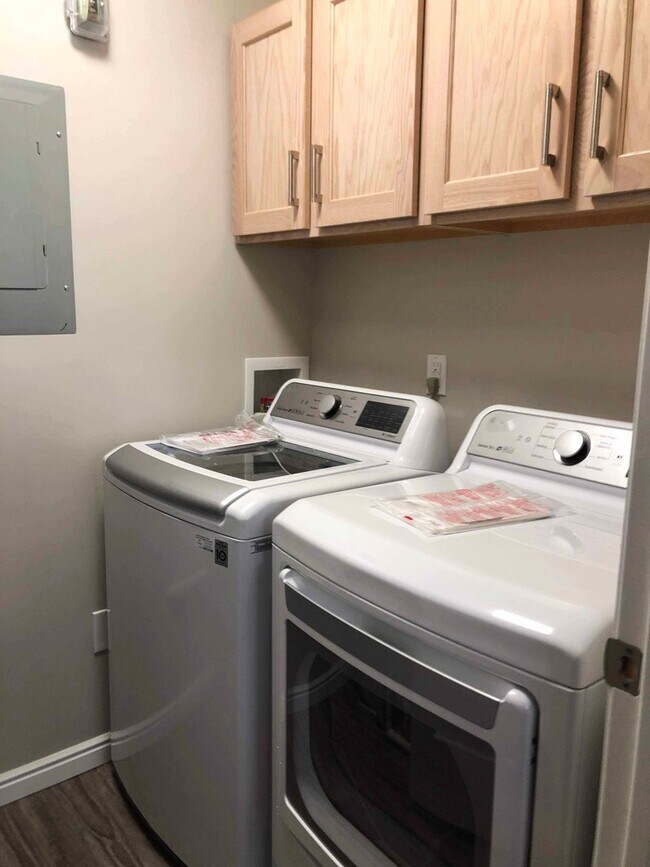 Building Photo - Beautiful Salt Lake City Condo for rent!