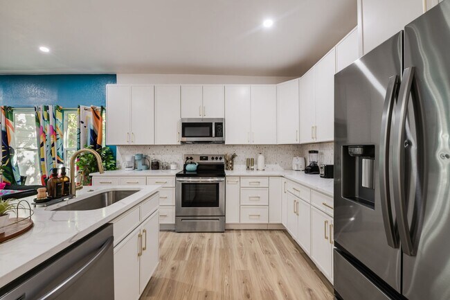 Building Photo - 5624 Eastside Ave