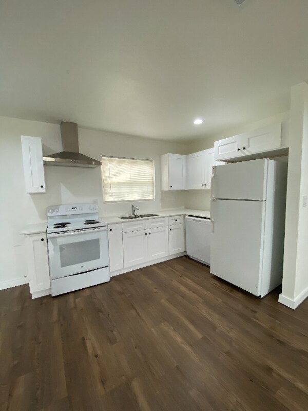 Building Photo - 417 Jasmine Ln