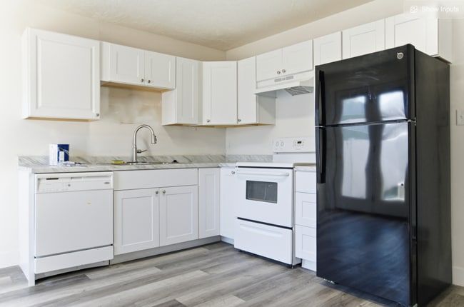 Building Photo - 472 E Center St