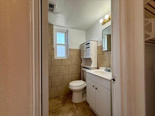 Building Photo - Rental