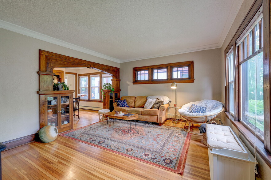 Building Photo - 832 Dayton Ave