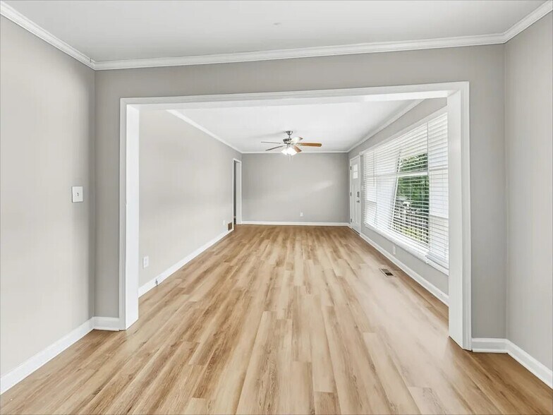 Building Photo - 1200 Golf View Ln