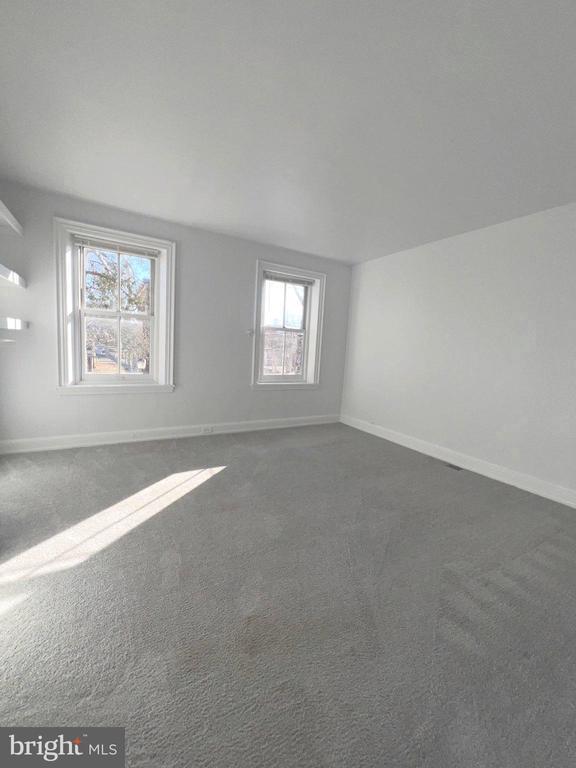 Building Photo - 405 N 2nd St