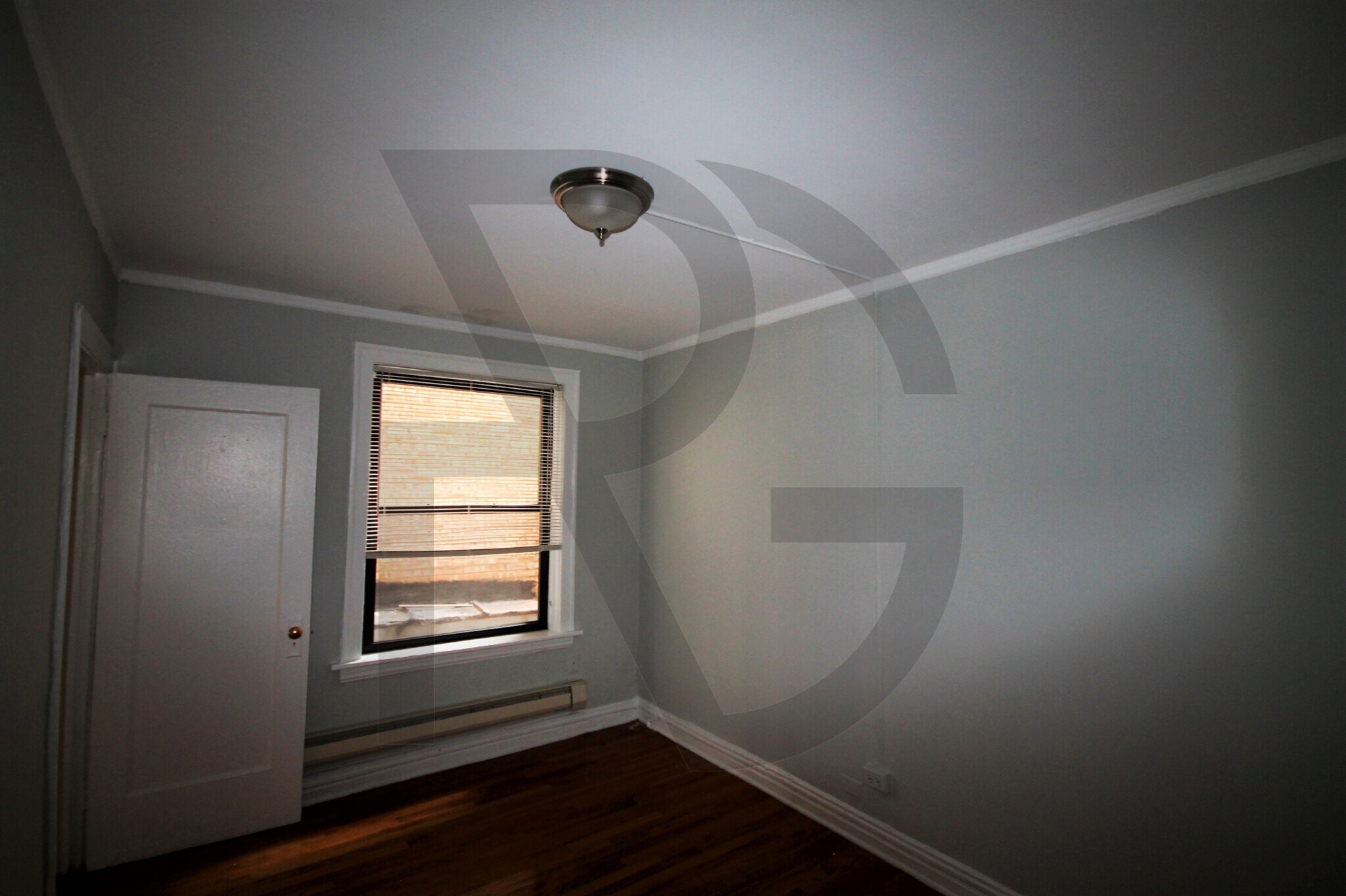 Building Photo - 429 W Roscoe St