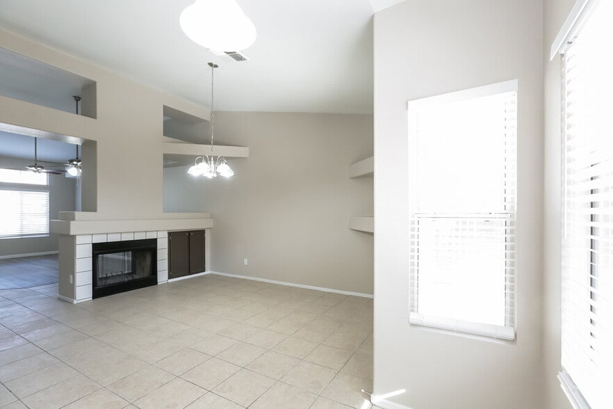 Building Photo - 1563 E Scott Ave