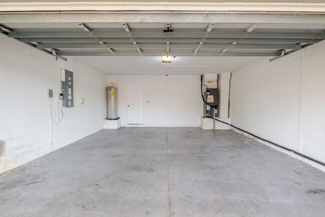 Building Photo - Highly Desirable Land O’ Lakes Rental With Easy Tampa Access