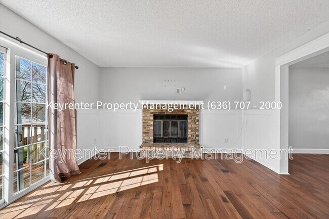 Building Photo - 971 Whispering Ridge Ln