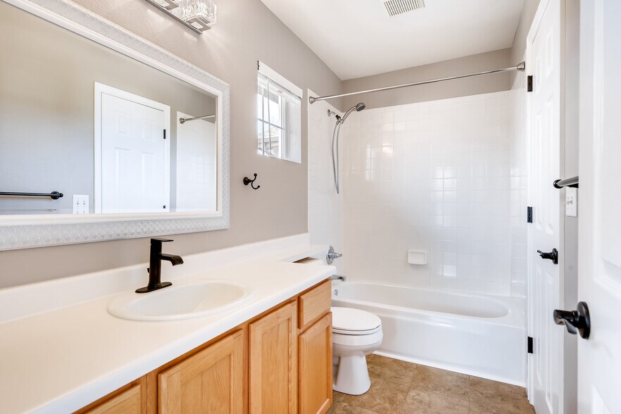 Building Photo - 3246 Astorbrook Way