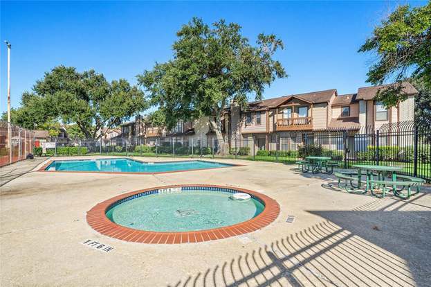 Pool area - 12400 Brookglade Cir