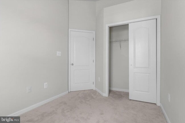 Building Photo - 43187 Loudoun Reserve Dr