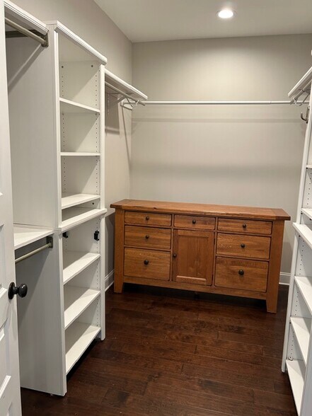 Building Photo - 42 Beech Tree Ln