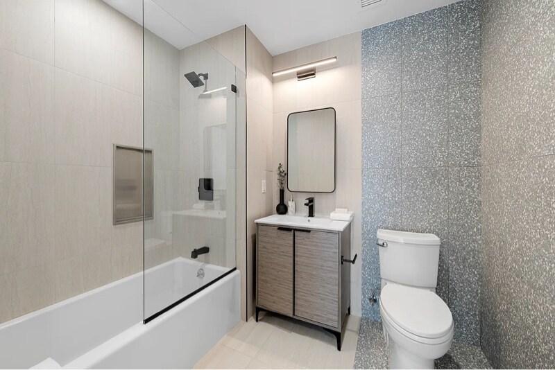 Building Photo - 77-63 Vleigh Pl