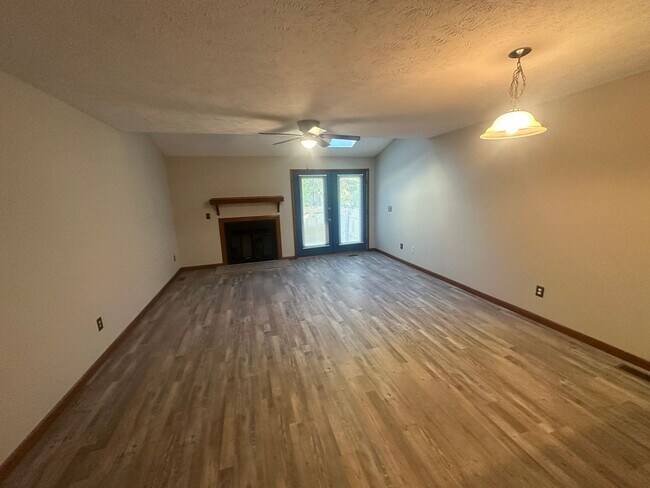 Building Photo - 1202 Huntsman