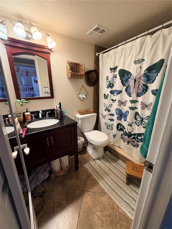 Building Photo - 720 N Village Dr