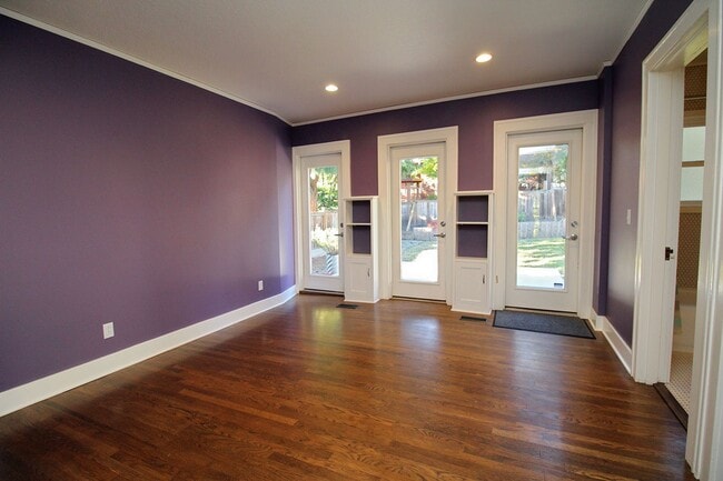 Building Photo - 4405 SW Condor Ave