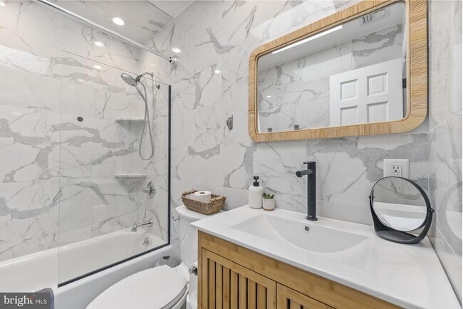 Building Photo - 191 Lakeshore Dr