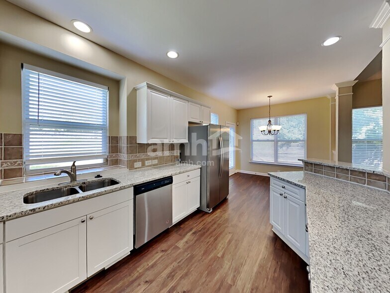 Building Photo - 1213 Travelers Pl