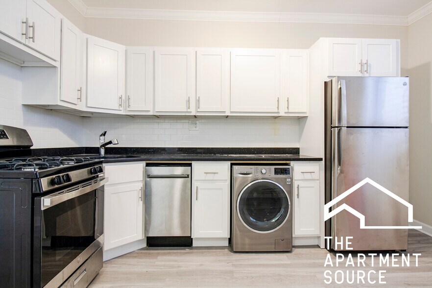 Primary Photo - 730 W Roscoe St