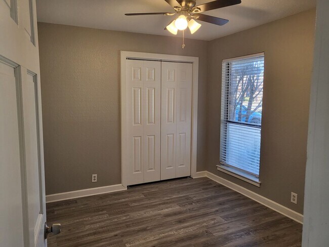 Building Photo - Charming 3bd 2 bth