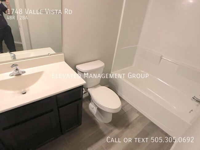 Building Photo - 1748 Valle Vista Rd NW