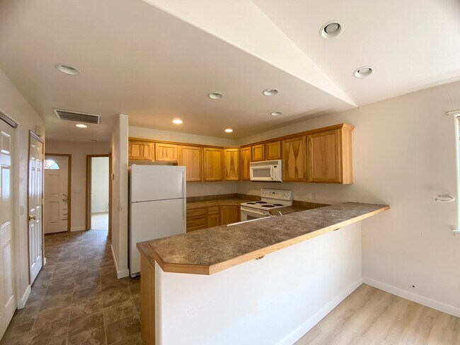 Building Photo - 505/517 E Hayden Ave