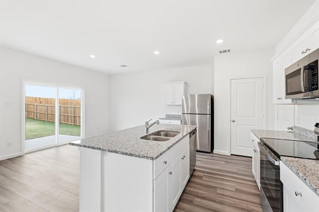 Building Photo - 2120 Mdw Pk Dr